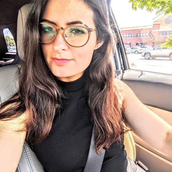 Meet your Posher, Lydia - Picture 1 of 1